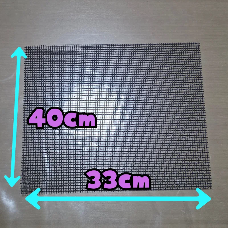 縦40cm、横33cmの大きなサイズの黒いメッシュ状のGWHOLEグリルマット。